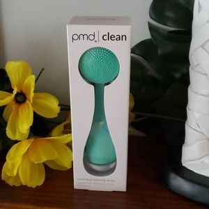PMD clean smart facial cleansing device